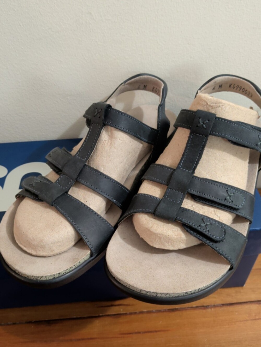 Women's SAS Sorrento Nero Sandals with Adjustable Strap Size 6M
